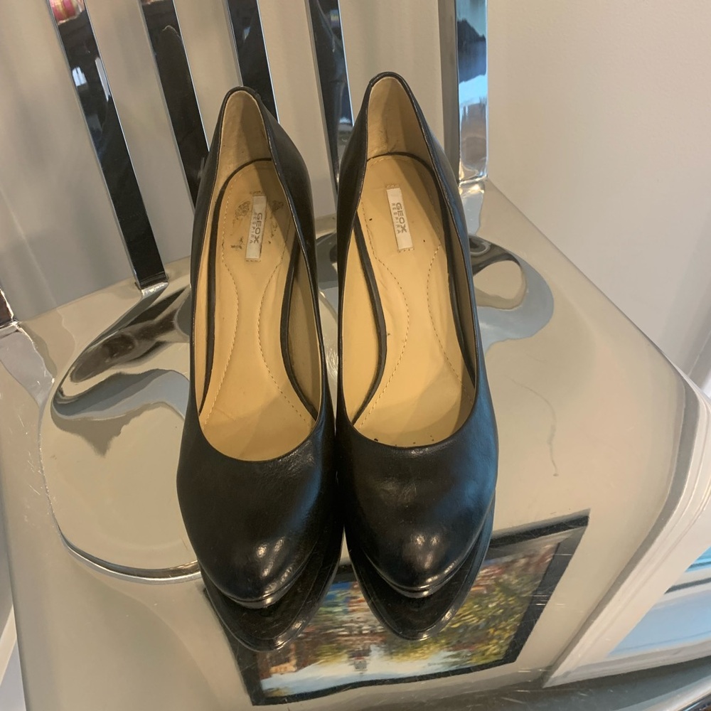 Elegant Black Women's Pumps